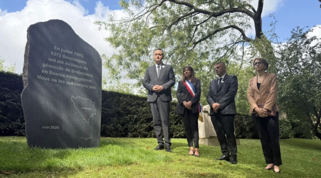 U Parizu Spomenik žrtvama genocida u Srebrenici